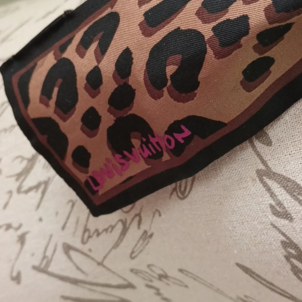 Louis Vuitton Leopard Bandeau Steven Sprouse Elegant Quiet Luxury Bag Charm